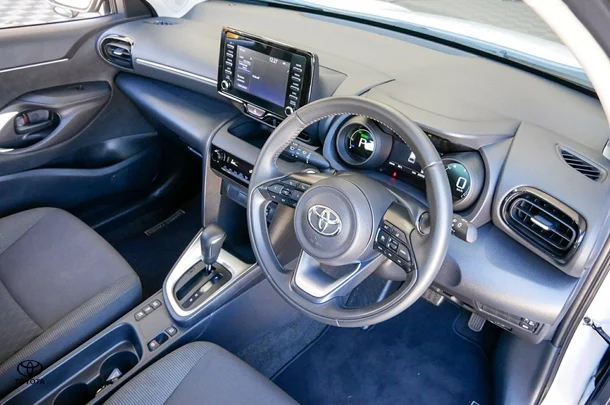 2024 Toyota Yaris Cross Hybrid GX image 8
