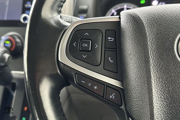 2022 Toyota Hiace SLWB image 21
