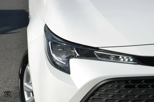 2024 Toyota Corolla Hatch Hybrid Ascent Sport image 2