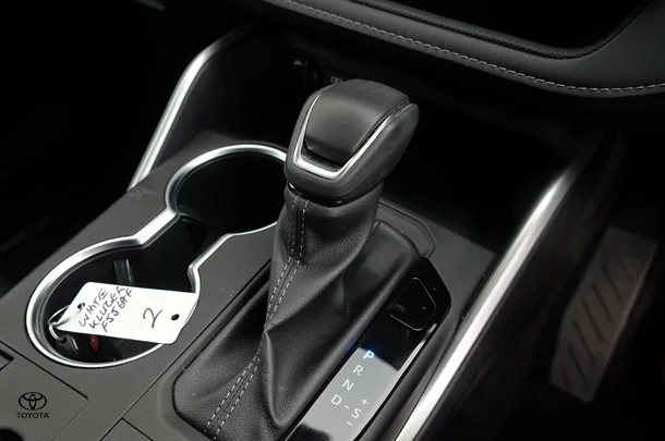 2023 Toyota KLUGER HYBRID GXL AWD image 10