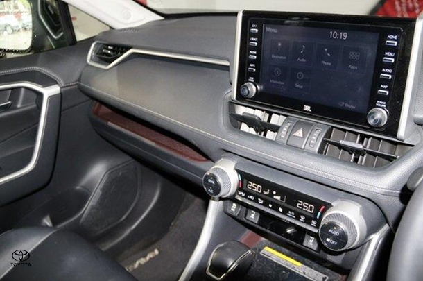 2019 Toyota RAV4 Hybrid Cruiser-AWD image 10