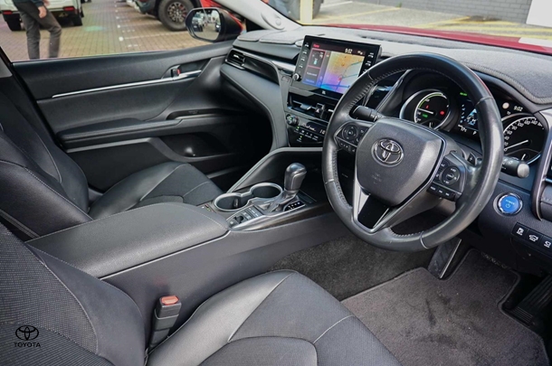 2021 Toyota Camry Hybrid SL image 6