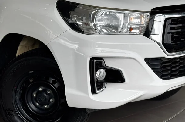 2020 Toyota Hilux SR image 2