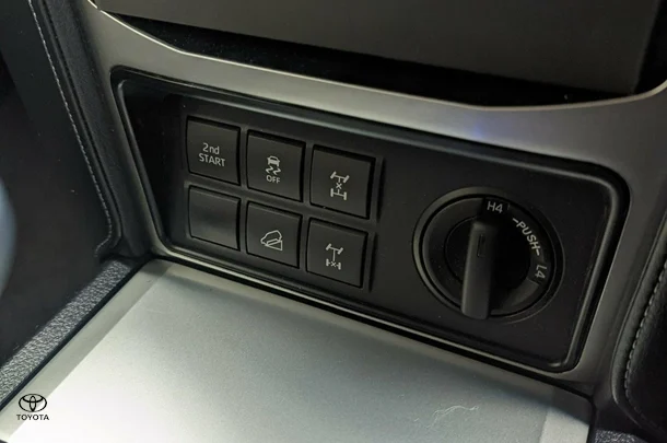 2022 Toyota Prado VX image 22
