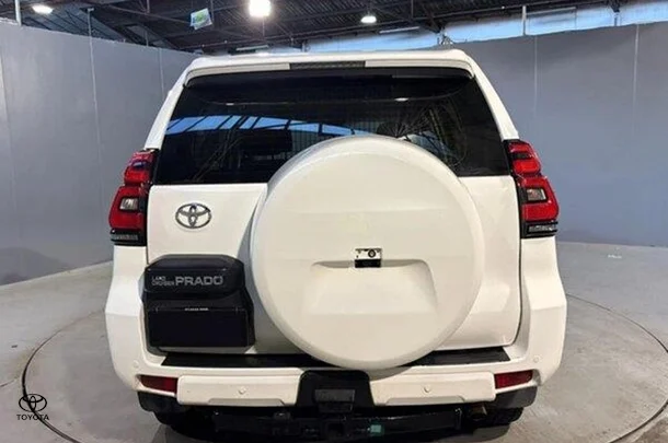 2021 Toyota Prado GX image 4