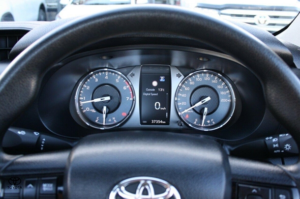 2022 Toyota Hilux Workmate image 18