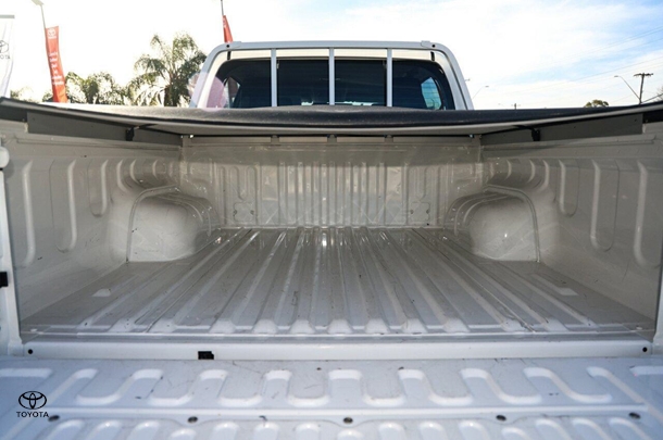 2019 Toyota Hilux 4x2 SR image 19