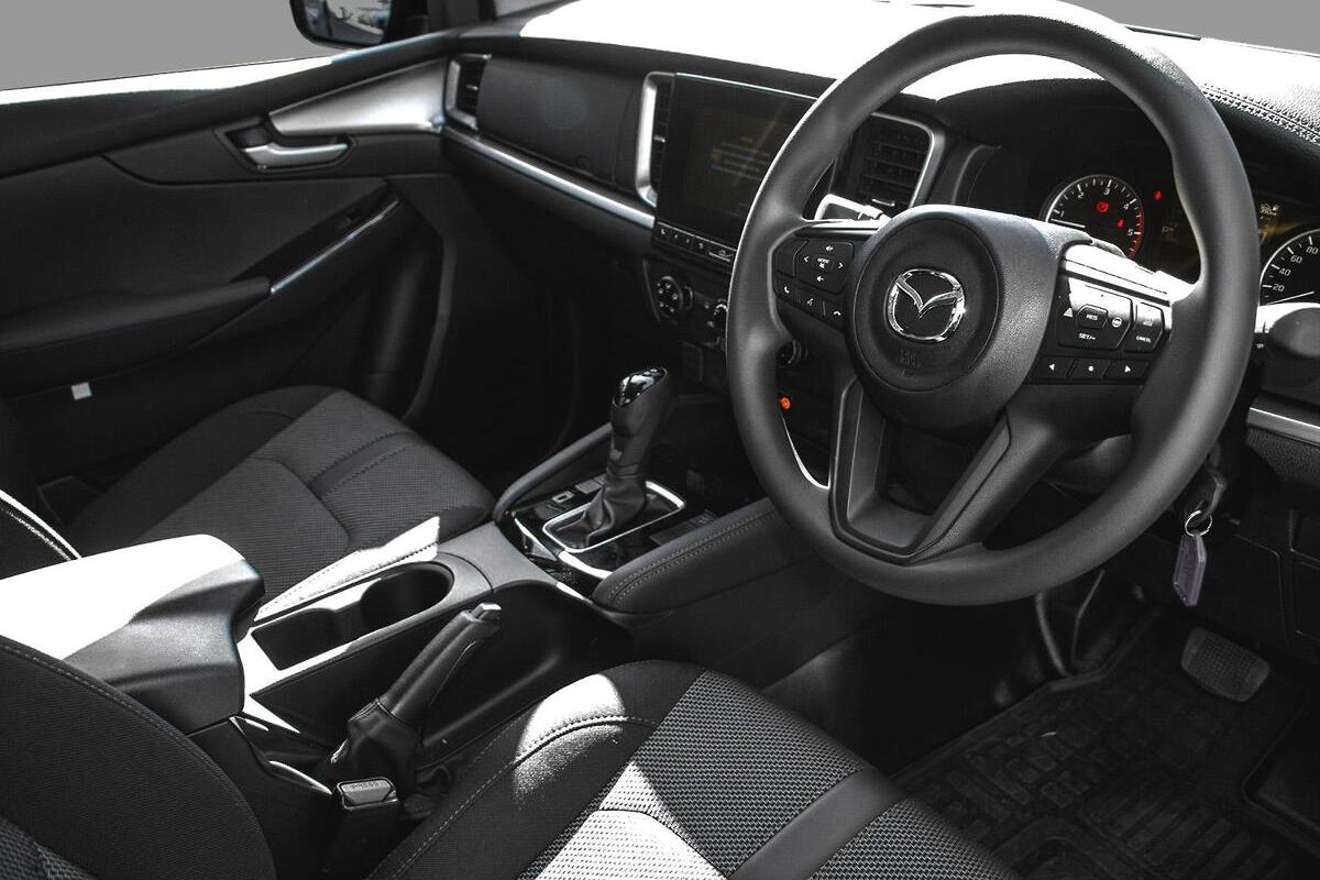 2024 Mazda BT-50 XT TF Auto 4x2 Dual Cab image 6