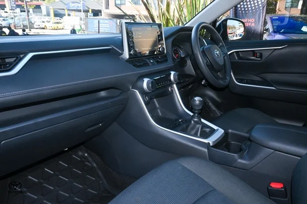 2019 TOYOTA RAV4 GX-2WD image 8