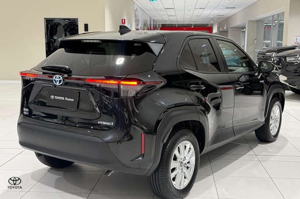 2023 Toyota Yaris Cross Hybrid GXL image 10