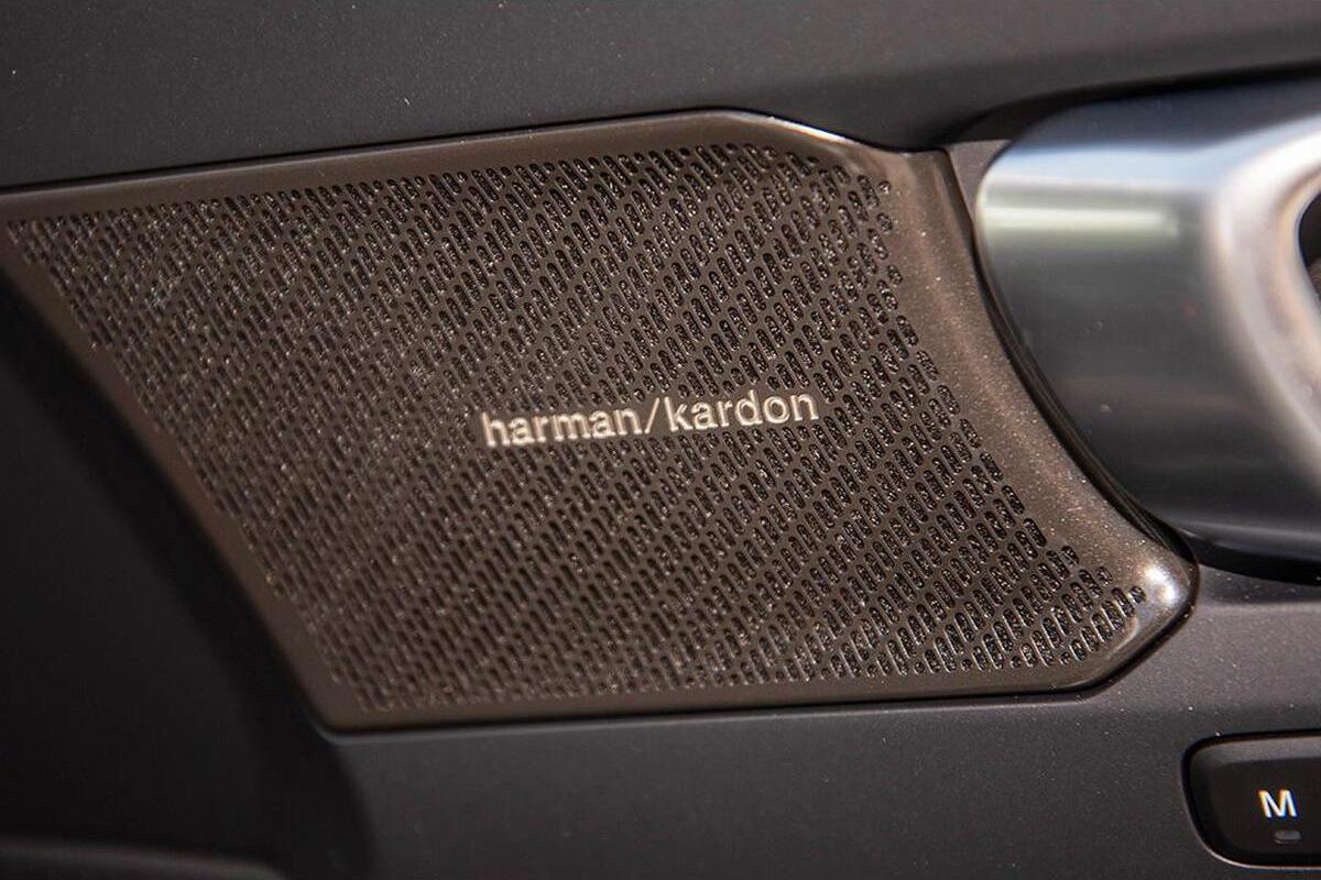 2024 Volvo XC40 Ultra B4 Dark Auto AWD MY25 image 12