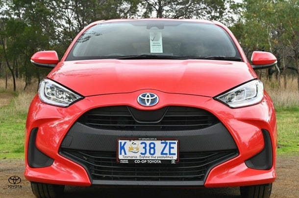 2021 Toyota Yaris HB Hybrid SX image 2