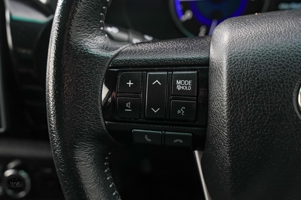 2019 Toyota HILUX SR5 image 18