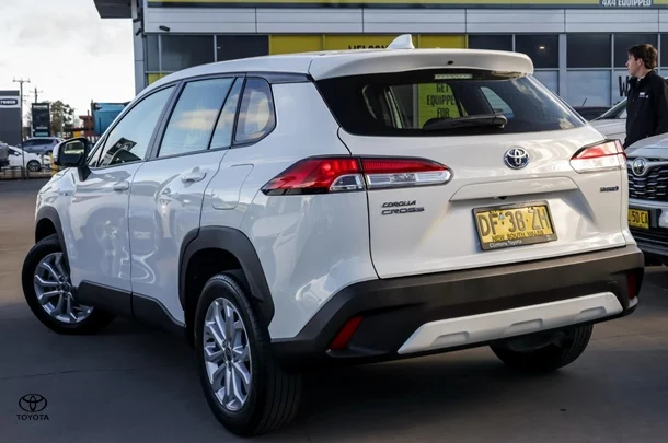 2022 Toyota Corolla Cross Hybrid GX image 2