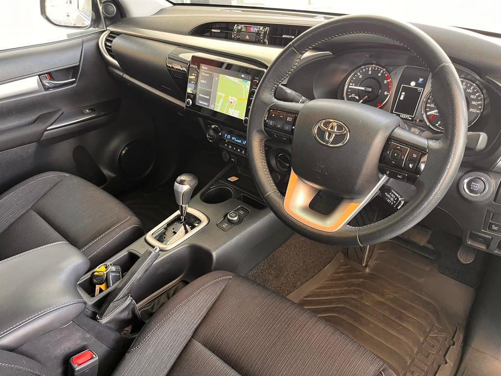 2024 Toyota Hilux SR5 image 8