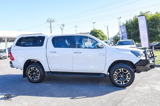 2023 Toyota HILUX SR5 image 4