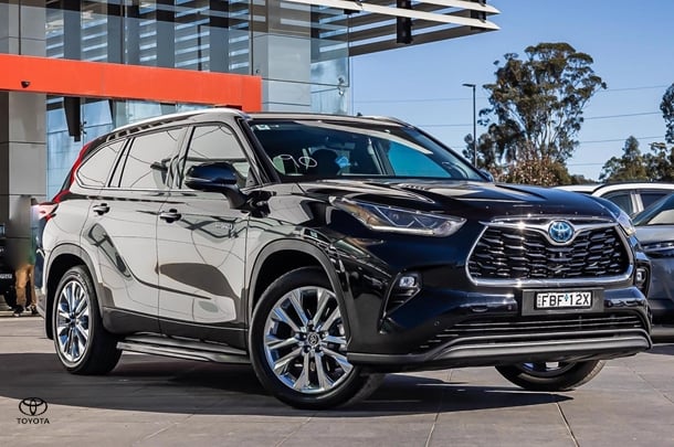 2022 Toyota Kluger Hybrid AWD GRANDE image 2