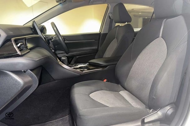 2021 Toyota Camry Hybrid Ascent Sport image 3
