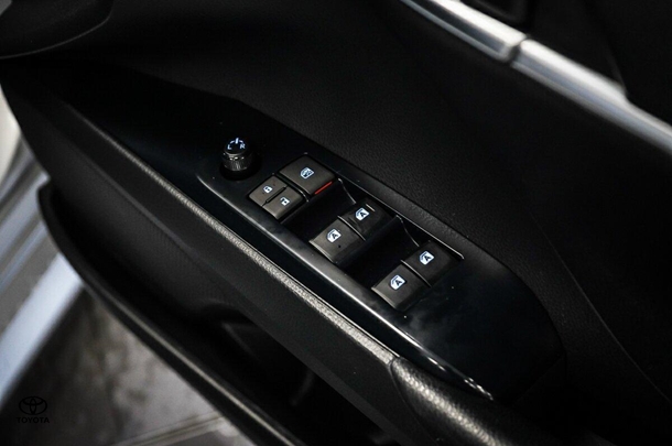 2019 Toyota Camry Hybrid Ascent image 15