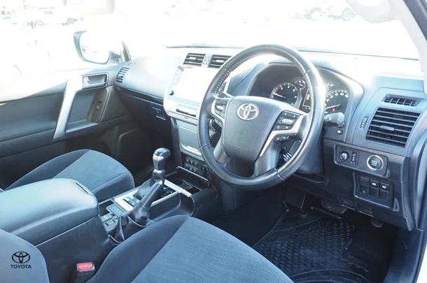 2022 Toyota Prado GXL image 16