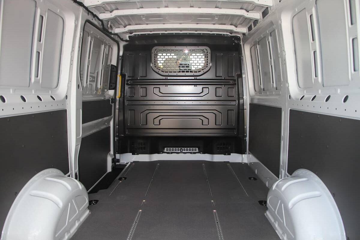 2024 Volkswagen Crafter 35 TDI410 SY1 Medium Wheelbase Manual FWD MY24 image 5