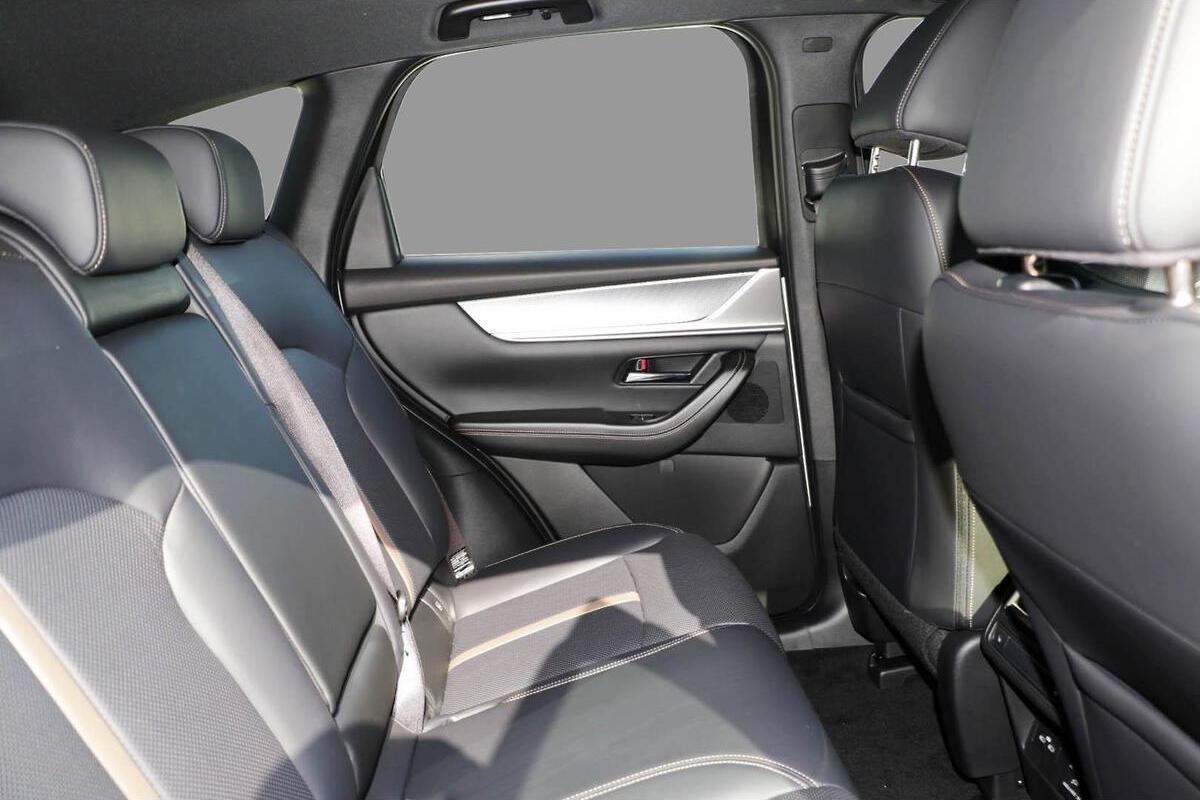 2024 Mazda CX-60 G40e Azami KH Series Auto i-ACTIV AWD image 10