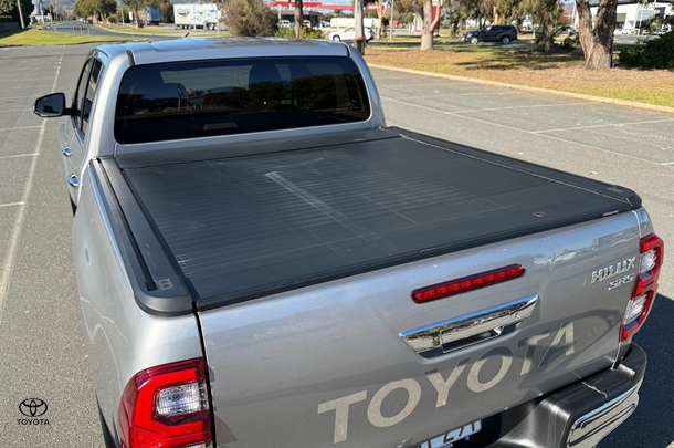 2021 Toyota HILUX SR5 image 10