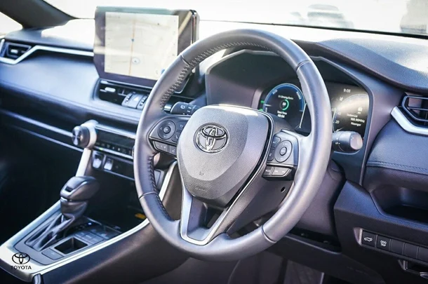 2024 Toyota RAV4 Hybrid XSE 2WD image 16