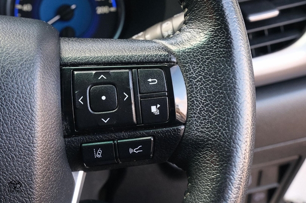 2020 Toyota Hilux SR5 image 16