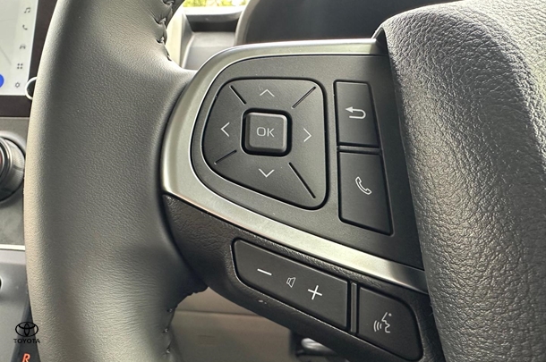 2023 Toyota Hiace LWB image 19