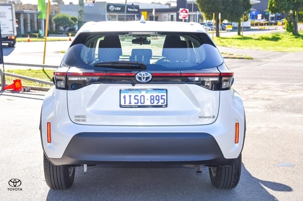 2023 Toyota Yaris Cross Hybrid GX image 5
