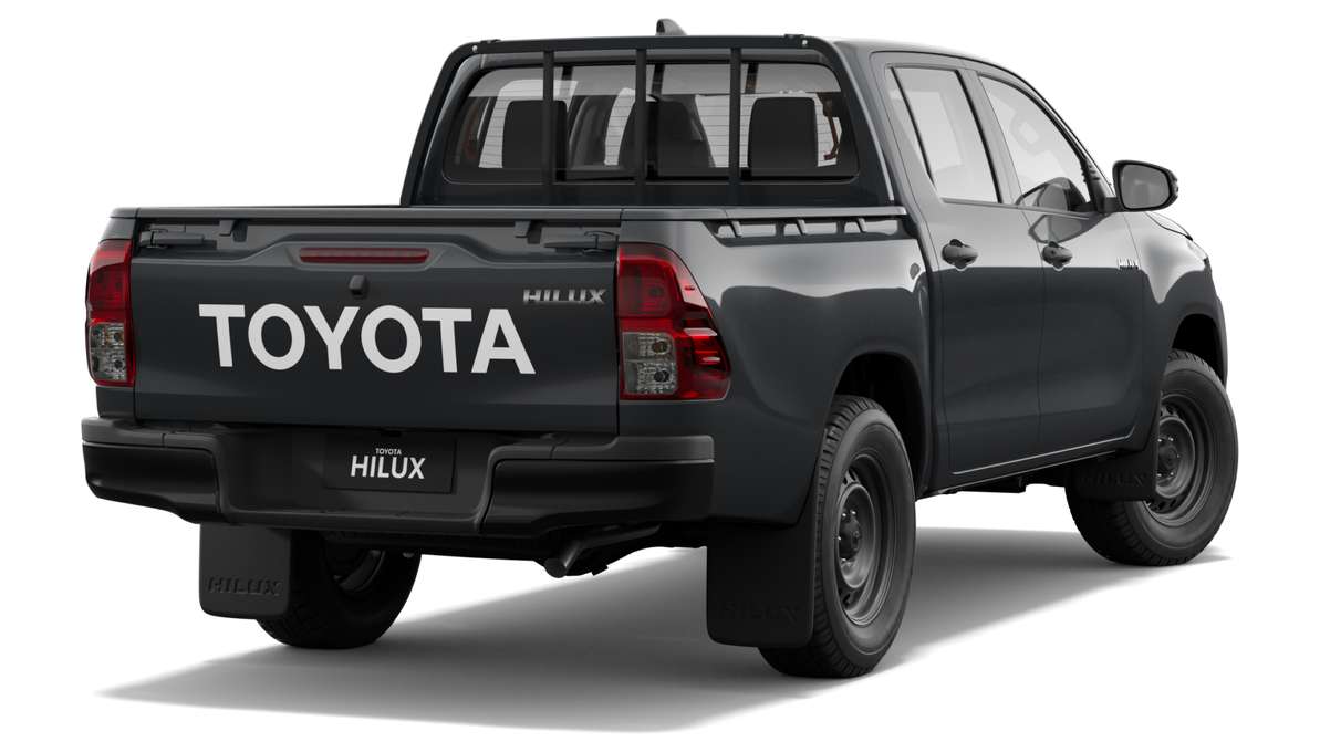 2025 Toyota Hilux 4x4 WorkMate Diesel Double-Cab Pick-Up image 3