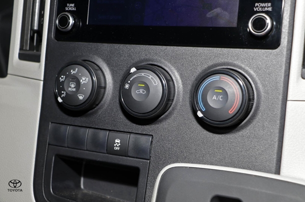 2019 Toyota Hiace LWB image 17
