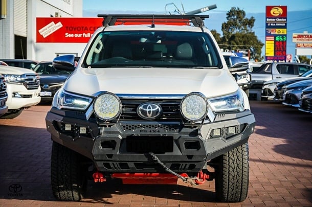2021 Toyota Hilux 4x4 SR5 image 4
