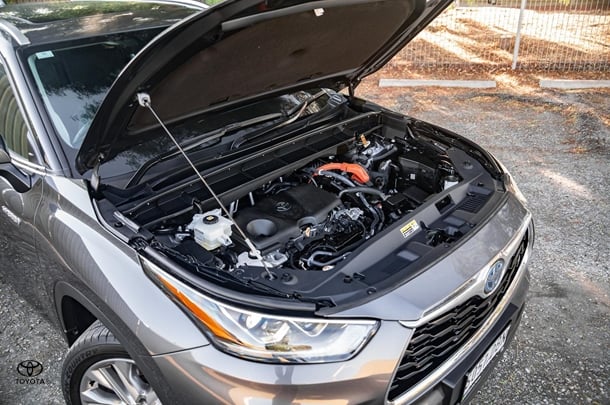 2024 Toyota KLUGER HYBRID AWD GRANDE image 25