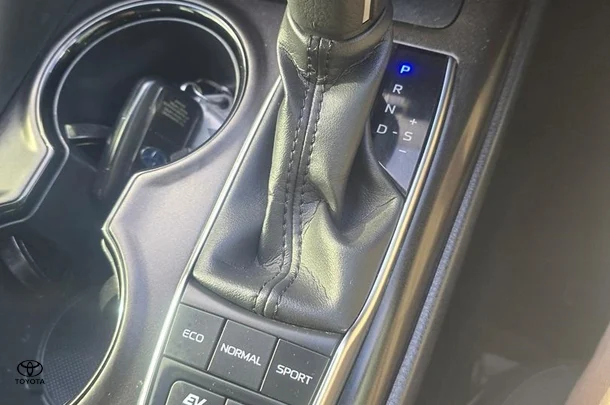 2021 Toyota Camry Hybrid Ascent Sport image 15