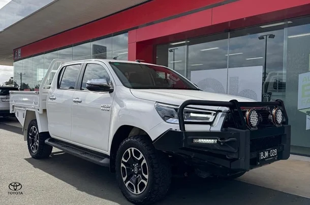 2020 Toyota Hilux SR5 image 2