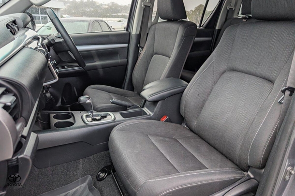 2022 Toyota Hilux SR5 image 14