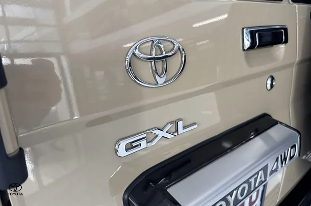 2023 Toyota LC Military GXL image 12