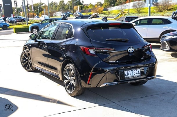 2024 Toyota Corolla Hatch Hybrid ZR image 2
