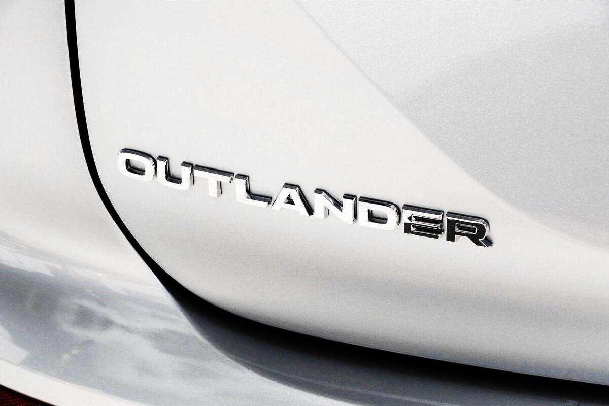 2024 Mitsubishi Outlander ES ZM Auto 2WD MY24 image 11