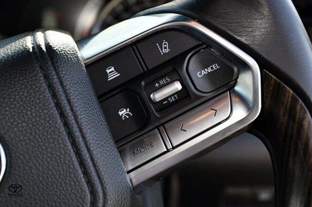 2022 Toyota Landcruiser VX image 14