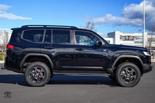 2021 Toyota Landcruiser GR-S image 3