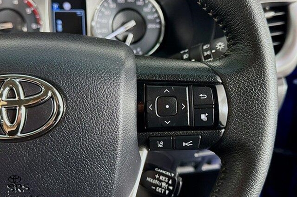 2021 Toyota Hilux SR5 image 18