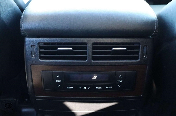 2020 Toyota Landcruiser VX image 32