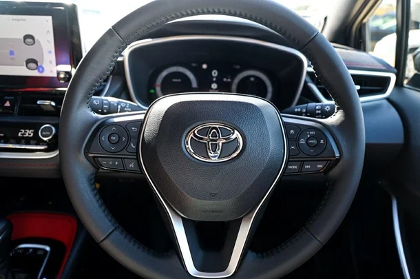 2024 Toyota Corolla Hatch Hybrid ZR image 13