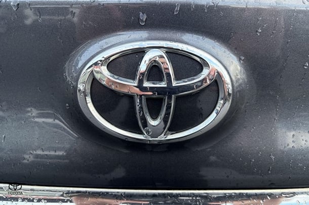 2016 Toyota CAMRY Altise image 11