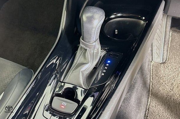 2022 Toyota C-HR Hybrid GR-S image 17