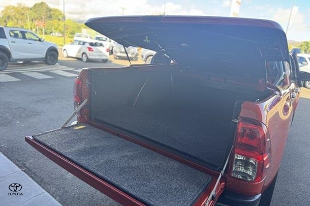2018 Toyota Hilux Rogue image 4