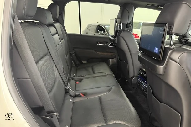 2022 Toyota Landcruiser Sahara image 18